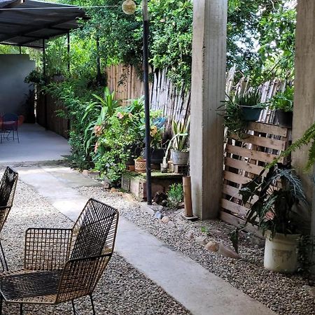 Hostal Villa Del Rio Las Brisas Villavieja Exterior photo