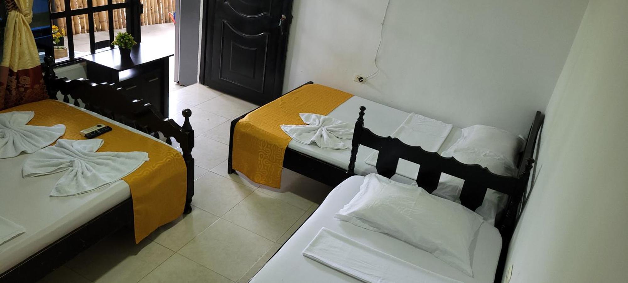 Hostal Villa Del Rio Las Brisas Villavieja Exterior photo