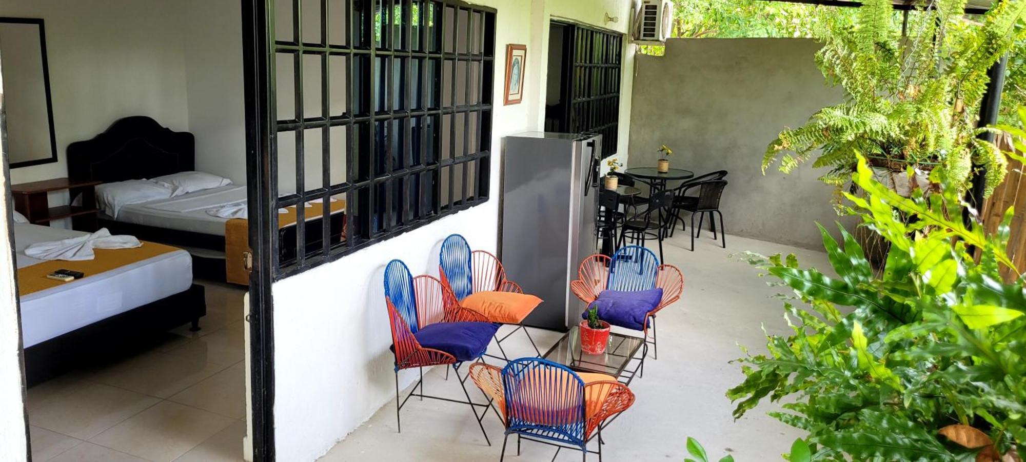 Hostal Villa Del Rio Las Brisas Villavieja Exterior photo